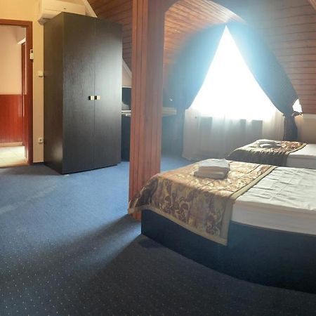 Karikas Hotel Hajdúszoboszló Exteriör bild