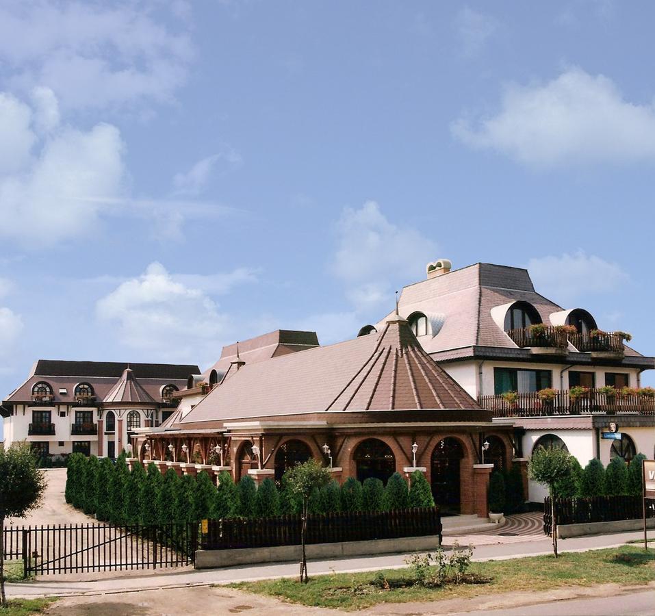 Karikas Hotel Hajdúszoboszló Exteriör bild