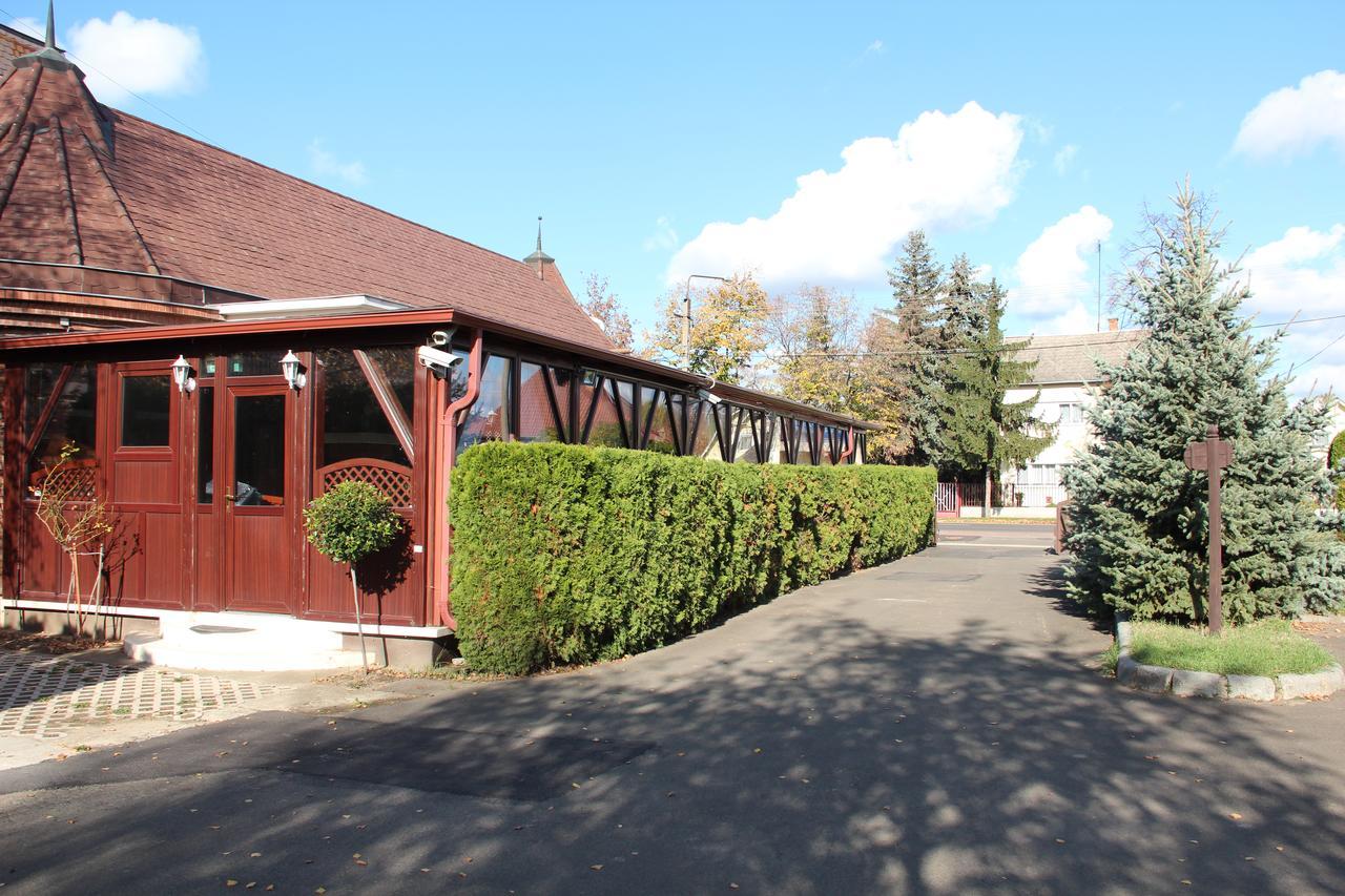 Karikas Hotel Hajdúszoboszló Exteriör bild
