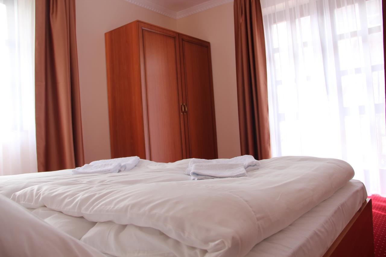 Karikas Hotel Hajdúszoboszló Exteriör bild
