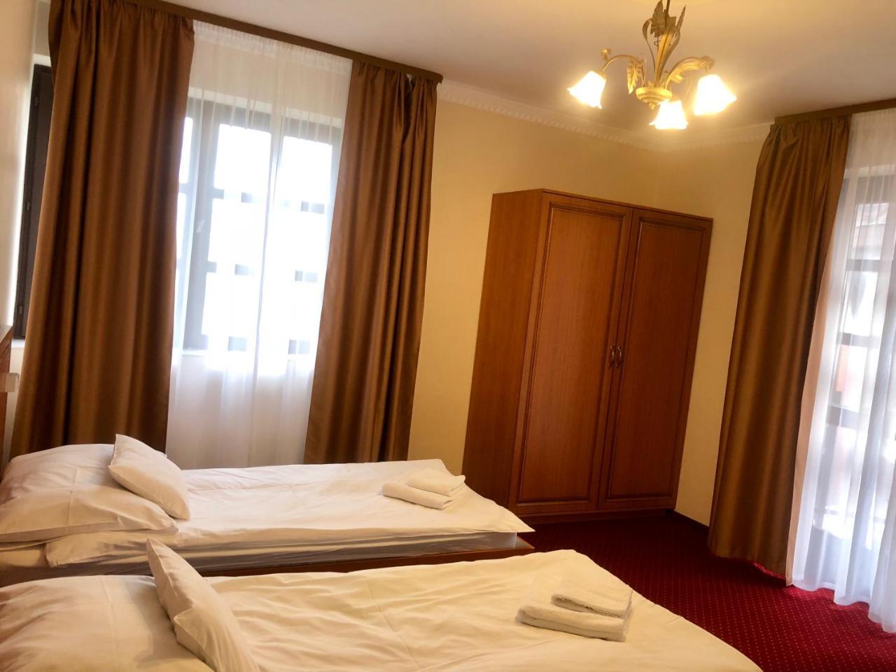 Karikas Hotel Hajdúszoboszló Exteriör bild