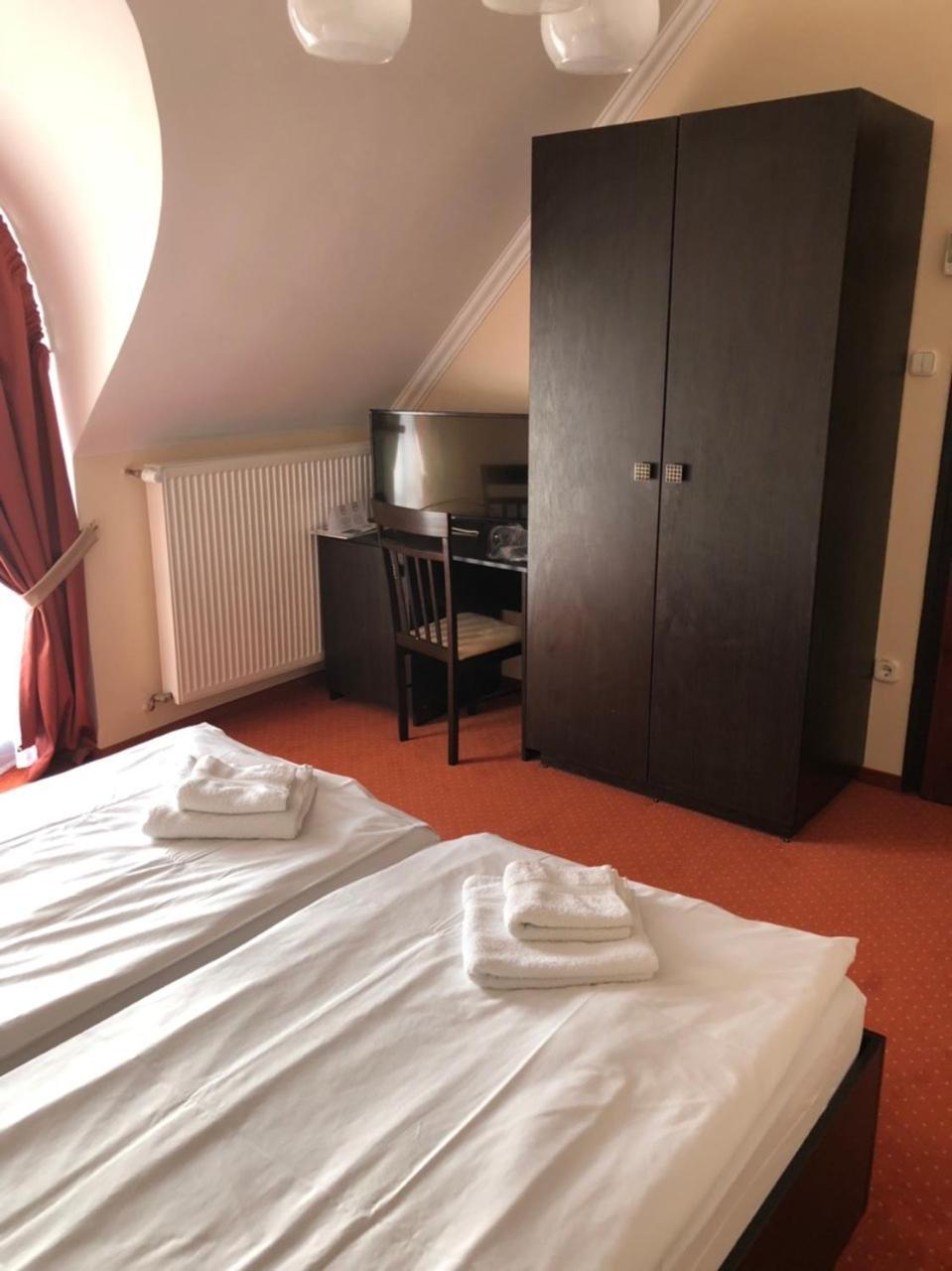 Karikas Hotel Hajdúszoboszló Exteriör bild